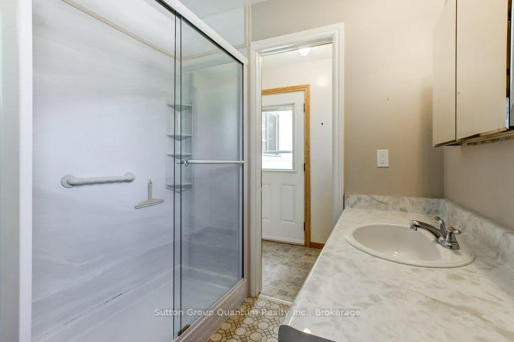 Photo 27 of 70 Graystone Drive, Hamilton, Gilkson — HOMEH