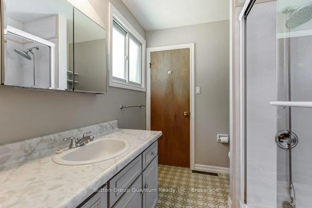 Photo 28 of 70 Graystone Drive, Hamilton, Gilkson — HOMEH
