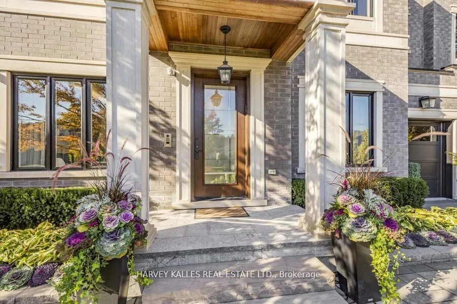 Photo 4 of 10 Malaren Road, Vaughan, Maple — HOMEH