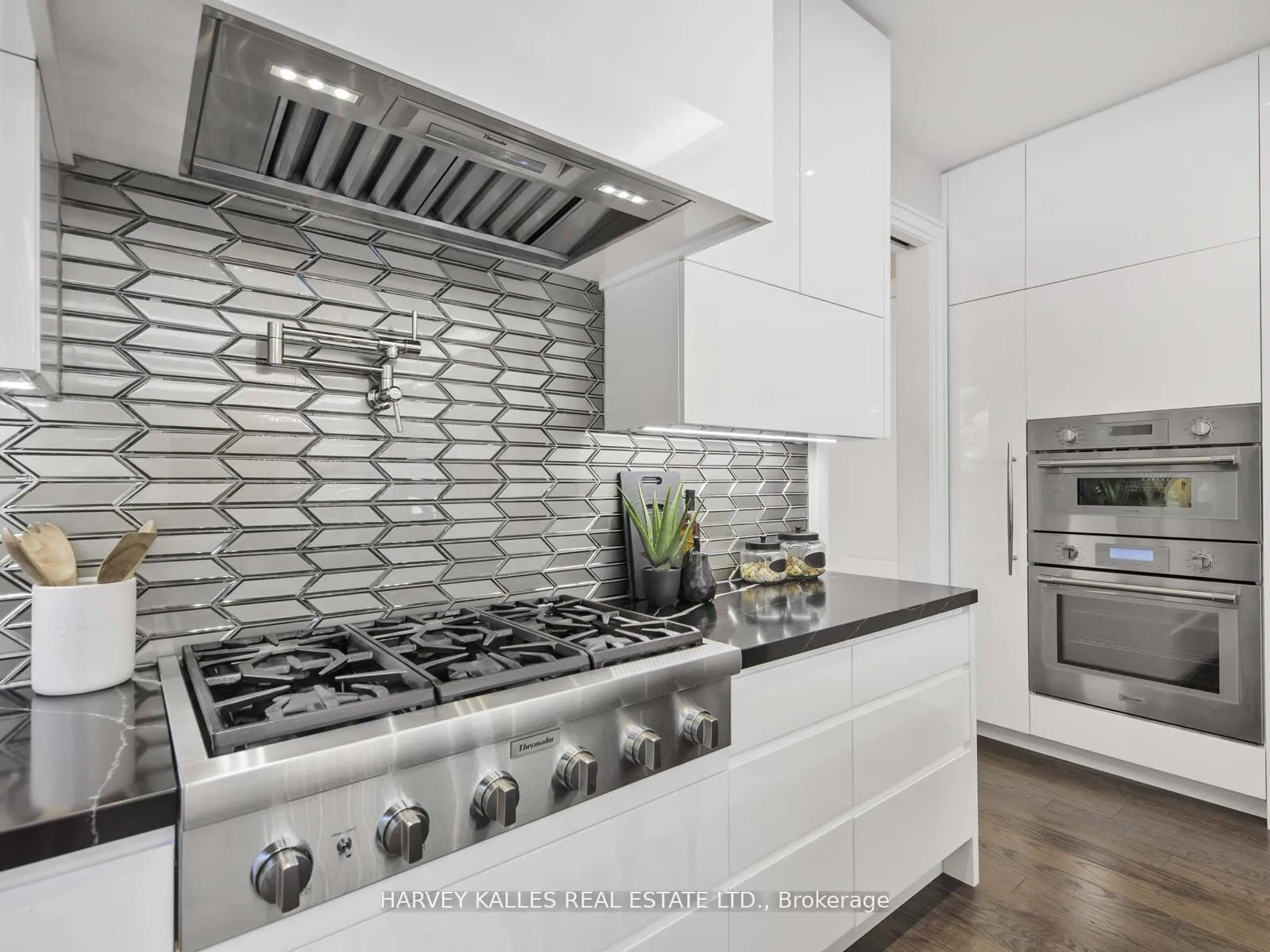 Photo 15 of 10 Malaren Road, Vaughan, Maple — HOMEH