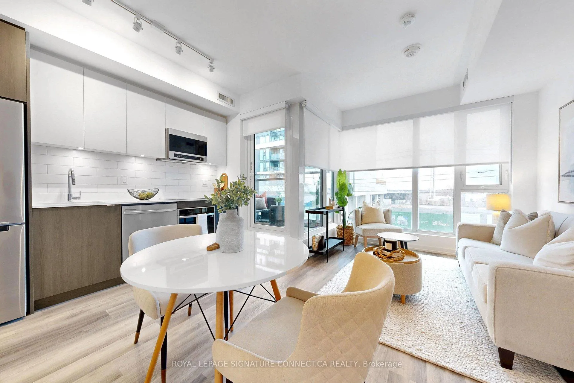 Photo 4 of Unit 208, 6 Chartwell Road, Etobicoke, Stonegate-Queensway — HOMEH