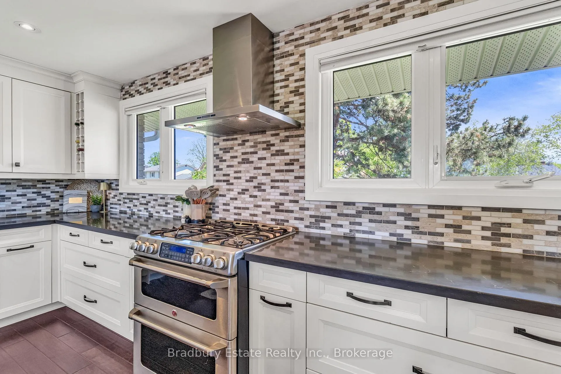 Photo 11 of 498 Wicklow Road, Burlington, Shoreacres — HOMEH
