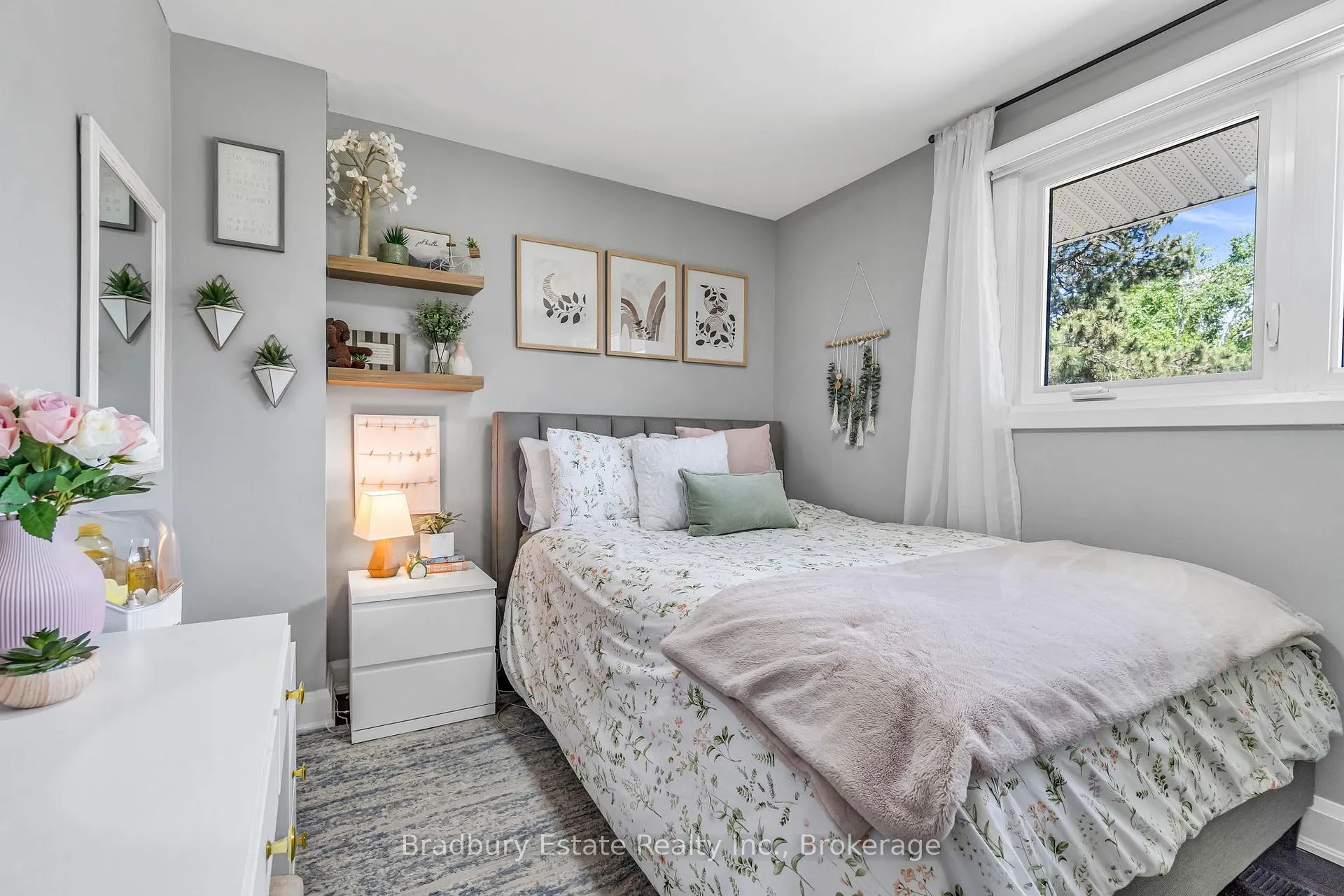 Photo 14 of 498 Wicklow Road, Burlington, Shoreacres — HOMEH