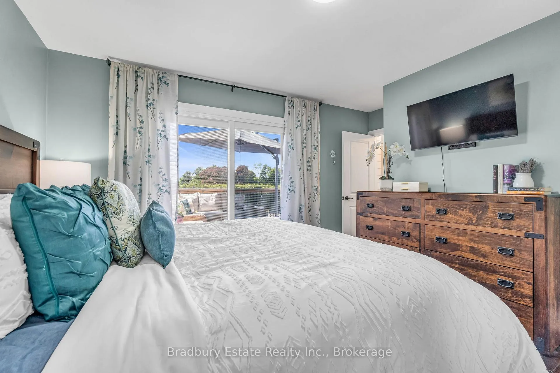 Photo 16 of 498 Wicklow Road, Burlington, Shoreacres — HOMEH