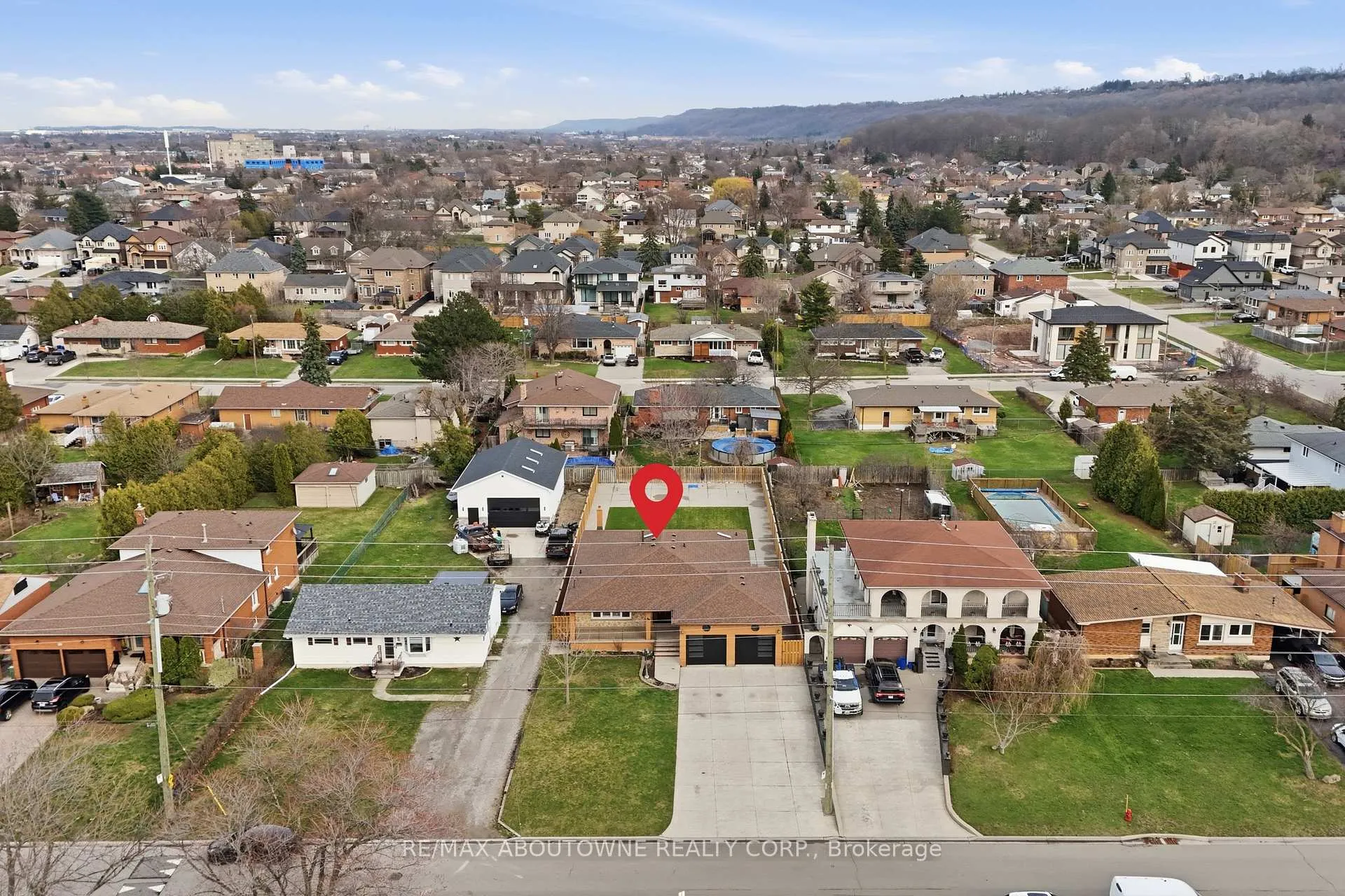 Photo 2 of 58 Kilbourn Avenue, Hamilton, Stoney Creek — HOMEH