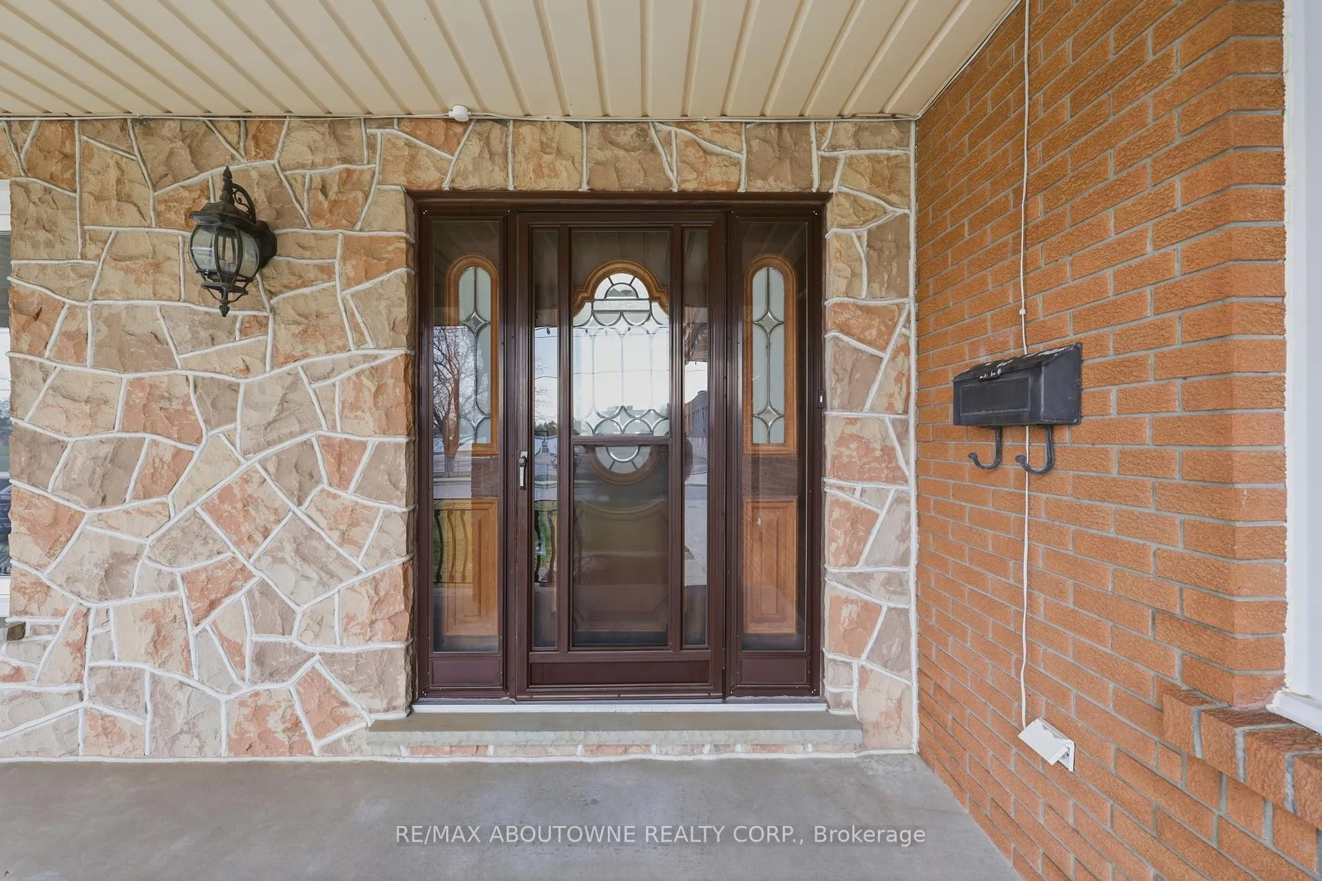Photo 9 of 58 Kilbourn Avenue, Hamilton, Stoney Creek — HOMEH