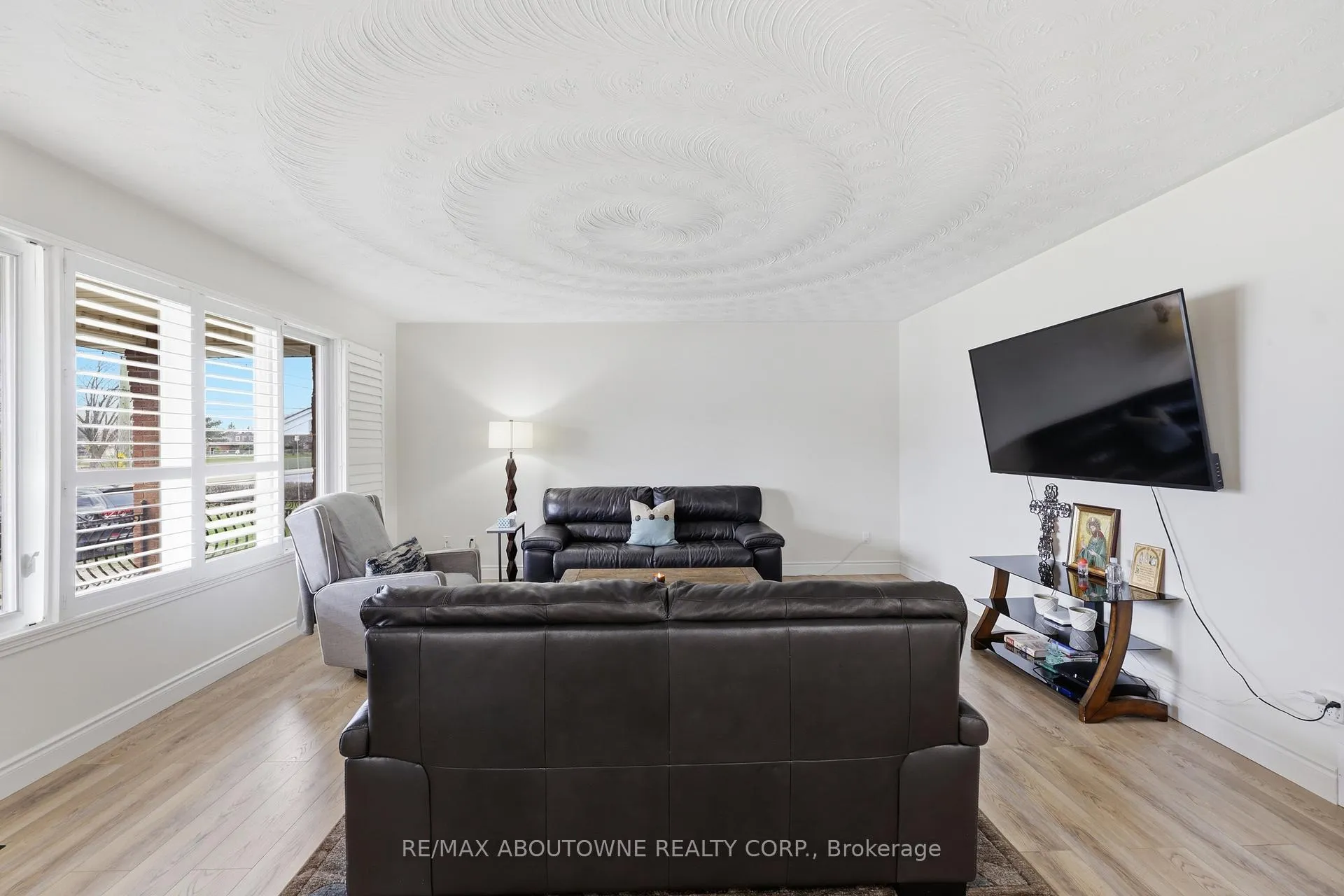 Photo 13 of 58 Kilbourn Avenue, Hamilton, Stoney Creek — HOMEH