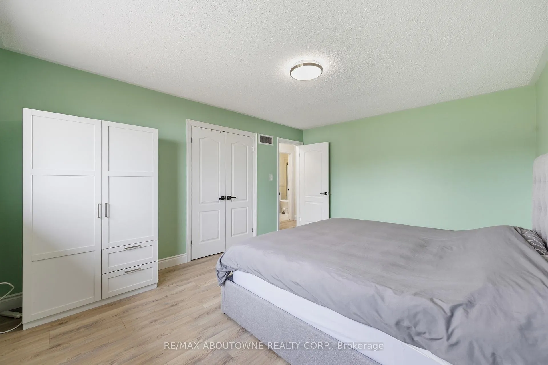Photo 26 of 58 Kilbourn Avenue, Hamilton, Stoney Creek — HOMEH