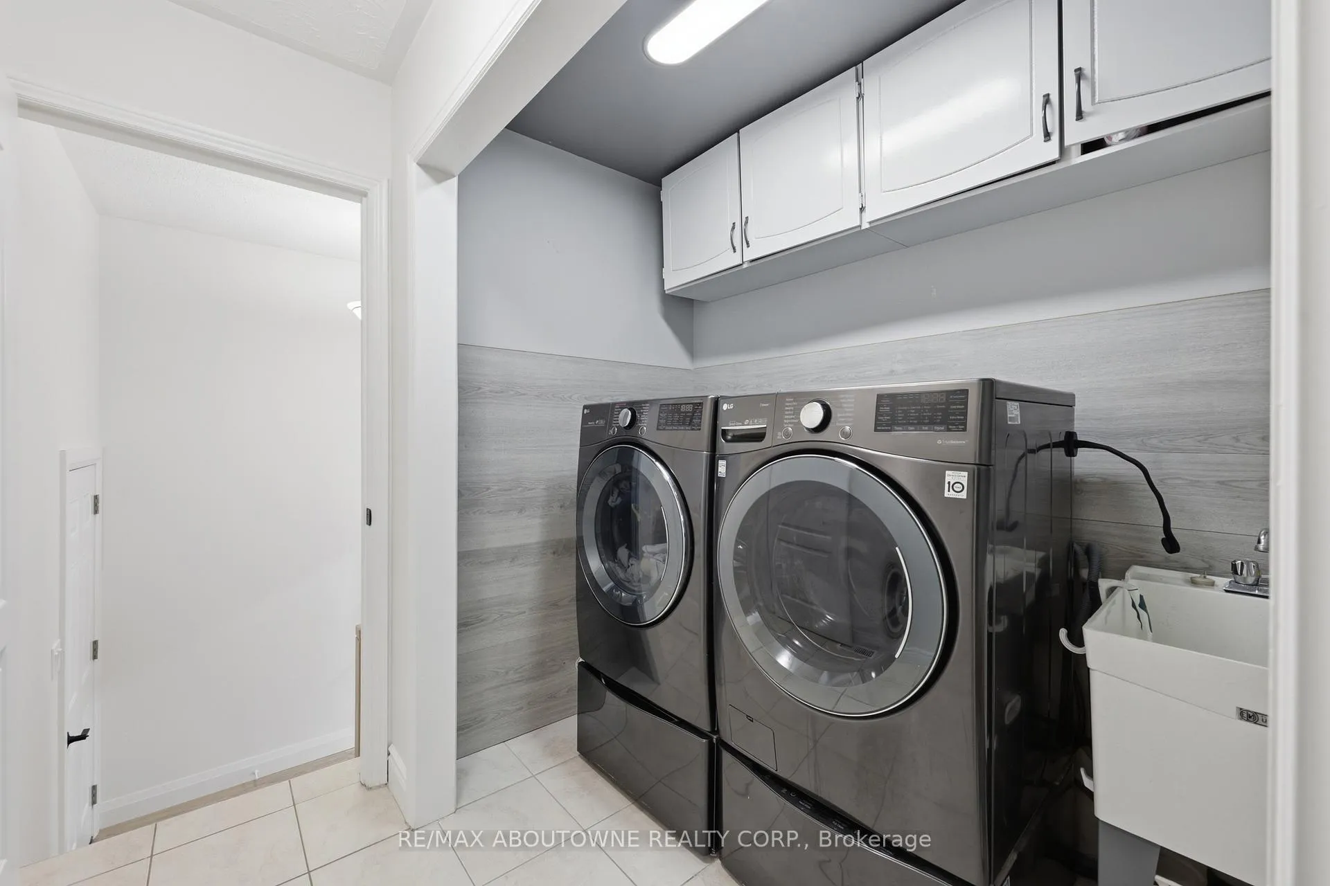 Photo 31 of 58 Kilbourn Avenue, Hamilton, Stoney Creek — HOMEH