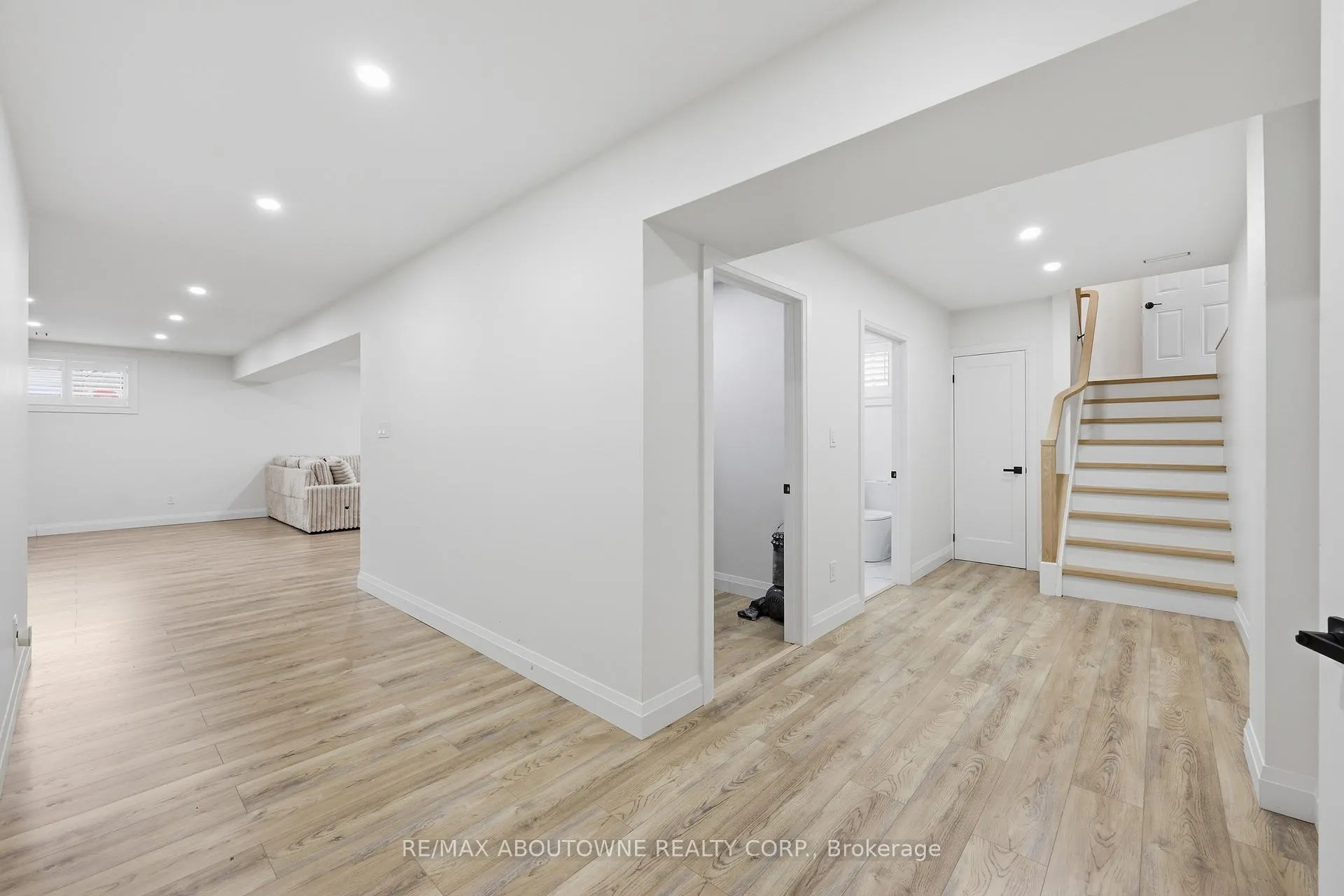 Photo 32 of 58 Kilbourn Avenue, Hamilton, Stoney Creek — HOMEH