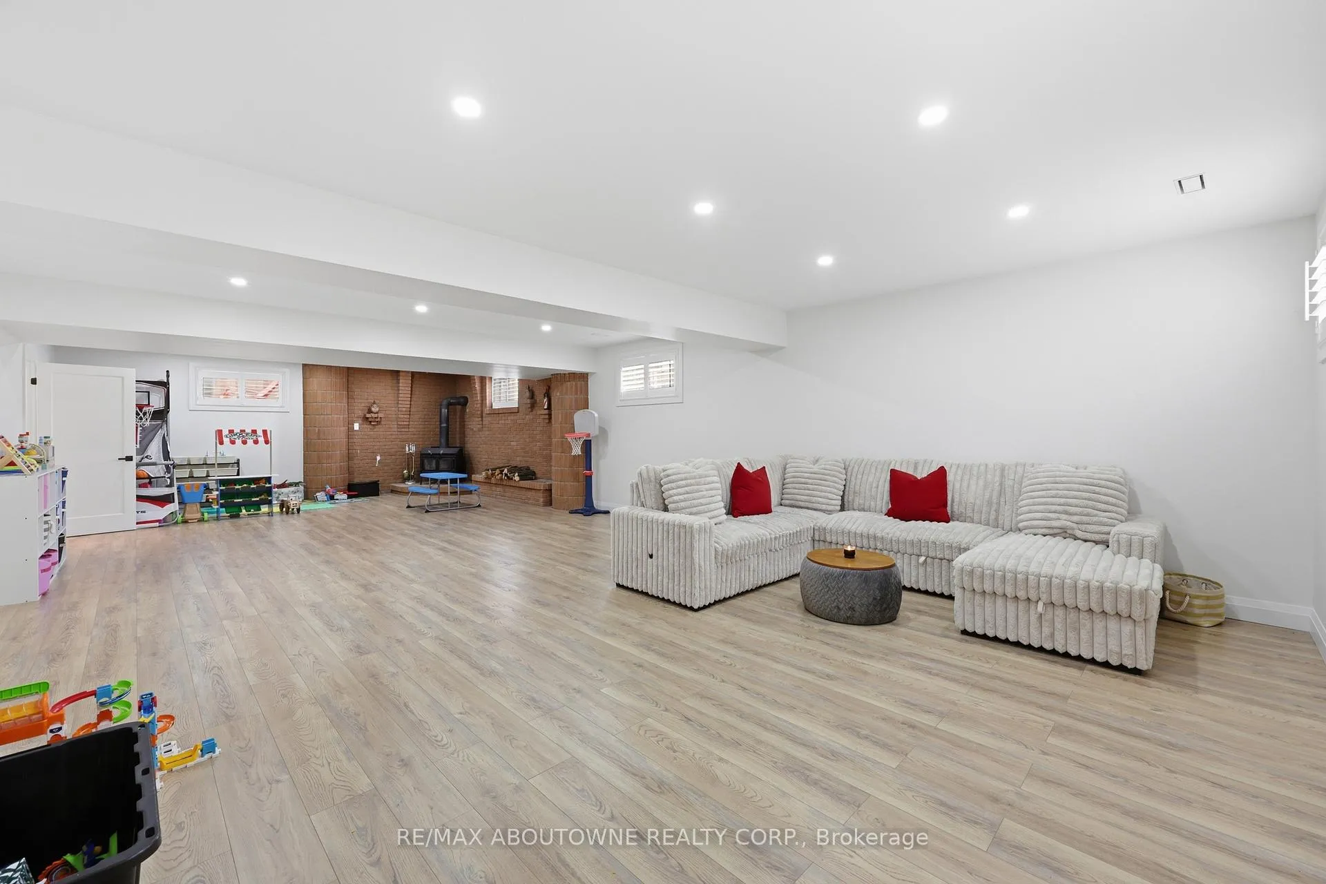 Photo 34 of 58 Kilbourn Avenue, Hamilton, Stoney Creek — HOMEH
