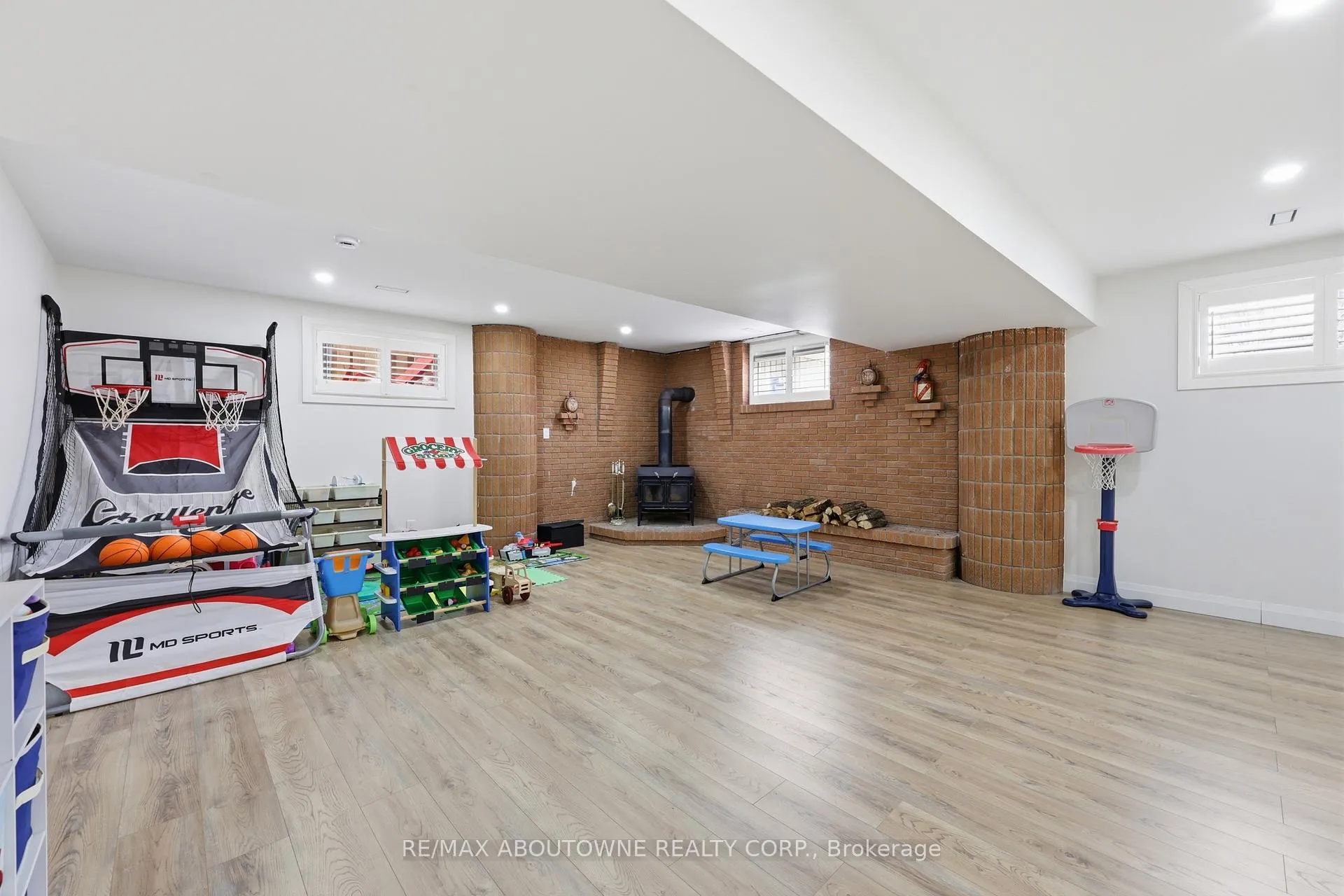 Photo 35 of 58 Kilbourn Avenue, Hamilton, Stoney Creek — HOMEH