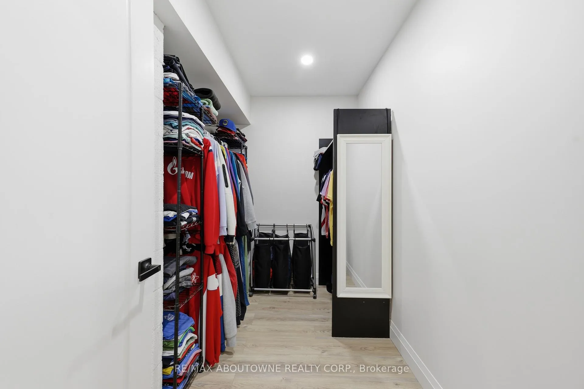 Photo 39 of 58 Kilbourn Avenue, Hamilton, Stoney Creek — HOMEH