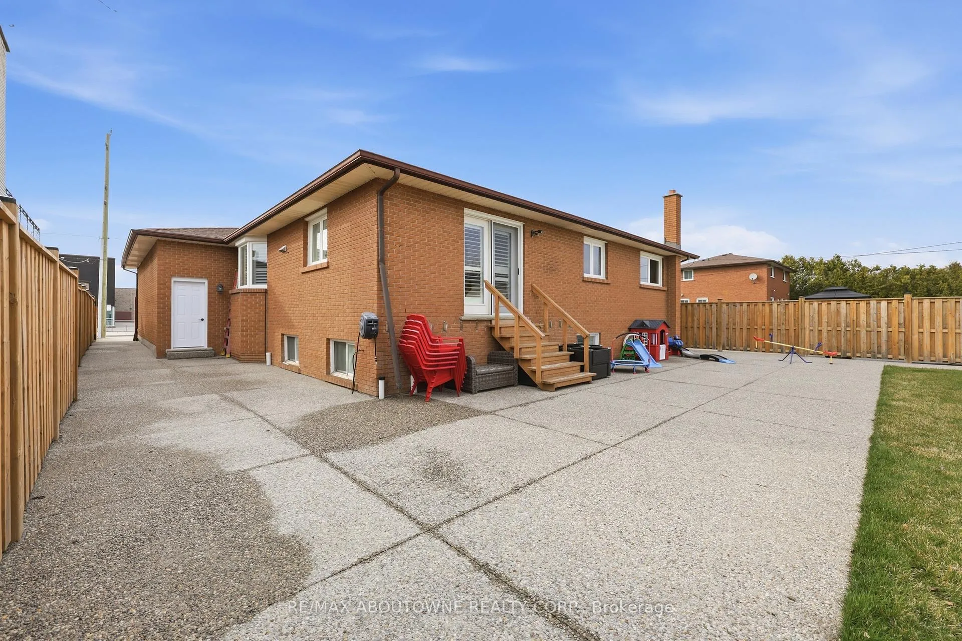 Photo 44 of 58 Kilbourn Avenue, Hamilton, Stoney Creek — HOMEH
