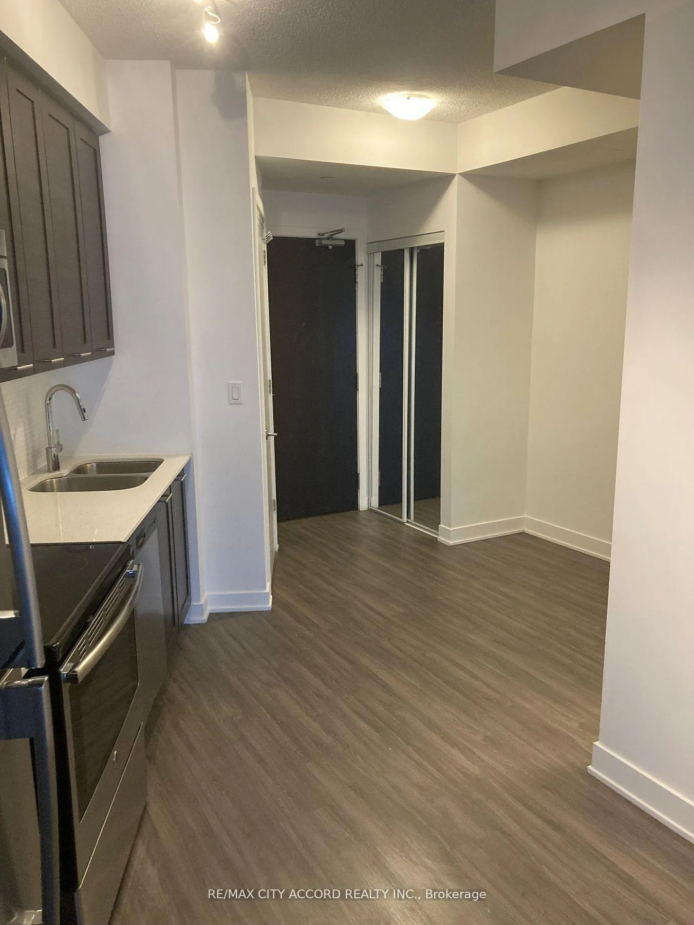 Photo 5 of Unit 302, 50 Bruyeres Mews, Toronto, Waterfront Communities — HOMEH