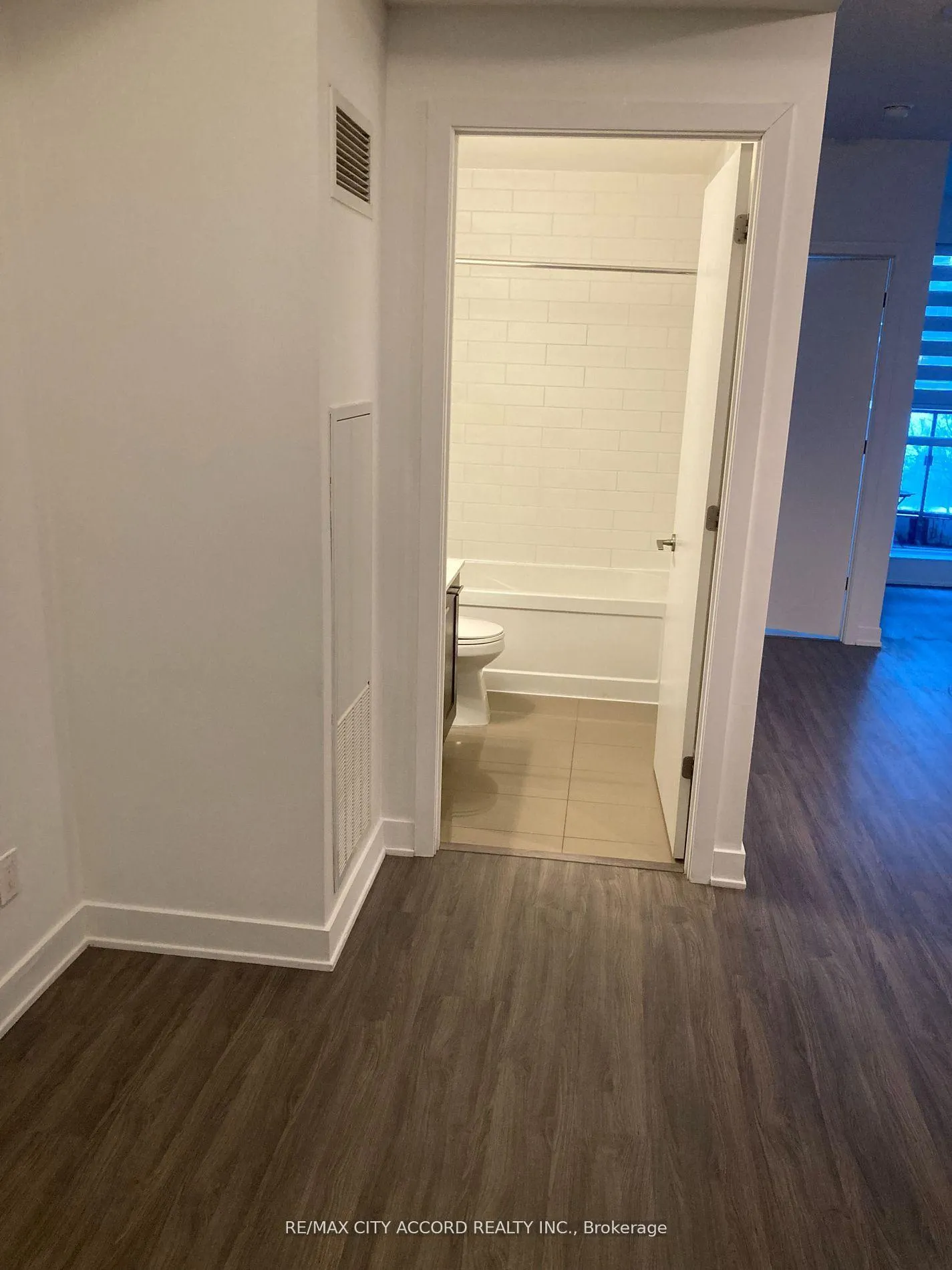 Photo 6 of Unit 302, 50 Bruyeres Mews, Toronto, Waterfront Communities — HOMEH