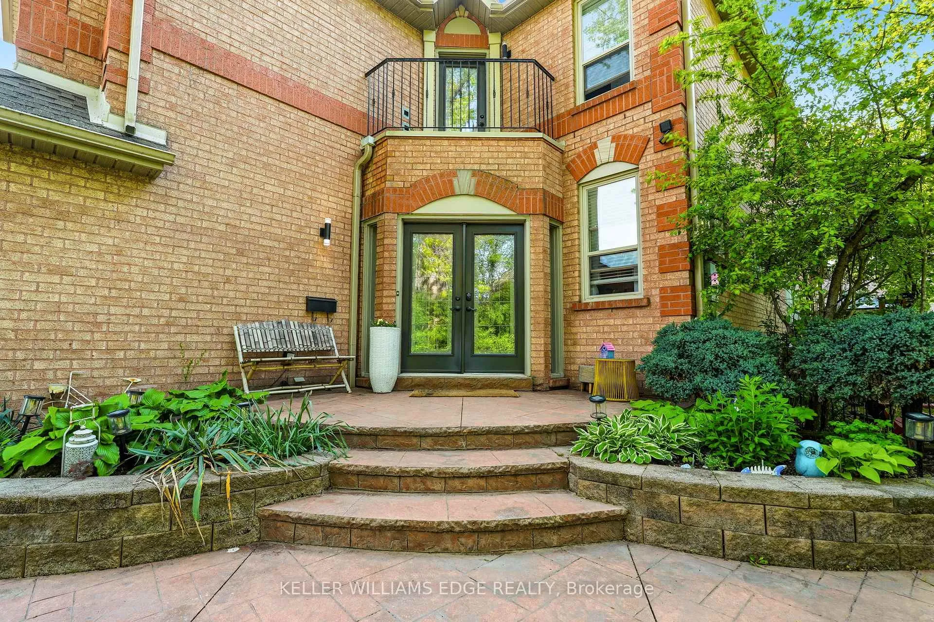 Photo 2 of 149 Cove Crescent, Hamilton, Lakeshore — HOMEH
