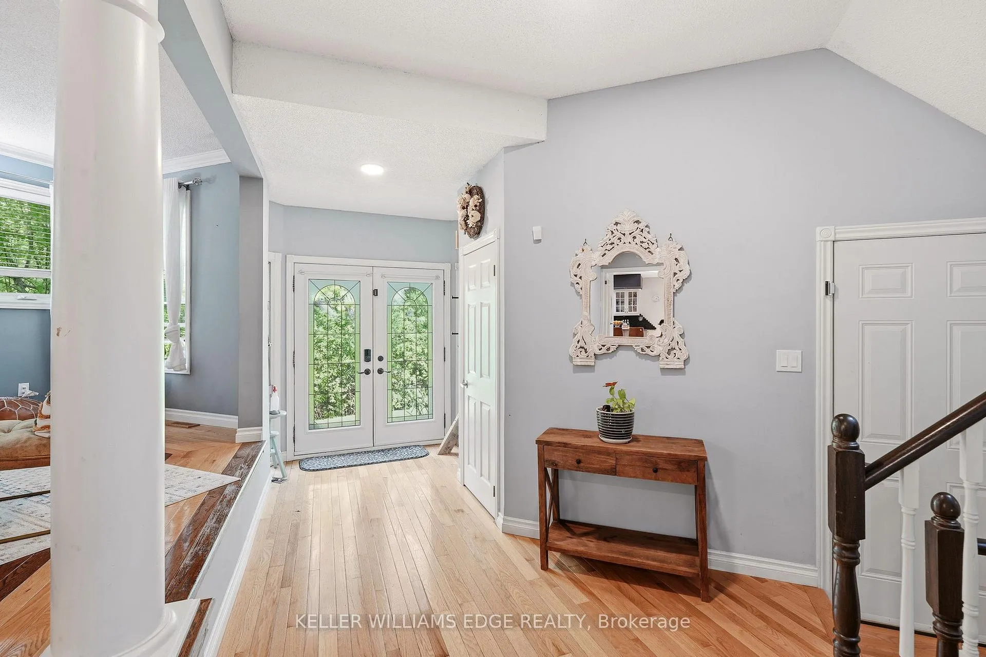 Photo 3 of 149 Cove Crescent, Hamilton, Lakeshore — HOMEH