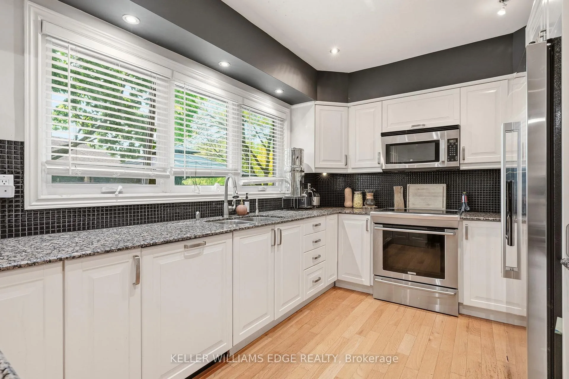 Photo 9 of 149 Cove Crescent, Hamilton, Lakeshore — HOMEH