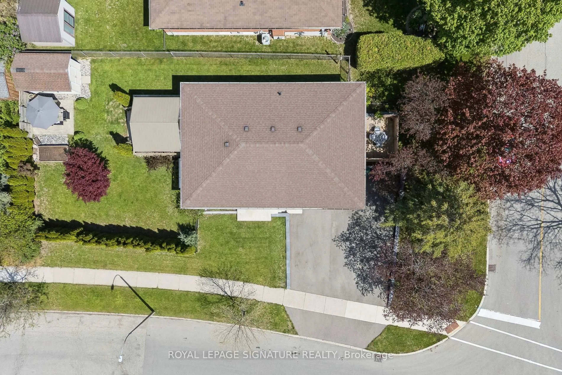 Photo 3 of 618 Fern Road, Waterloo, North Lakeshore — HOMEH