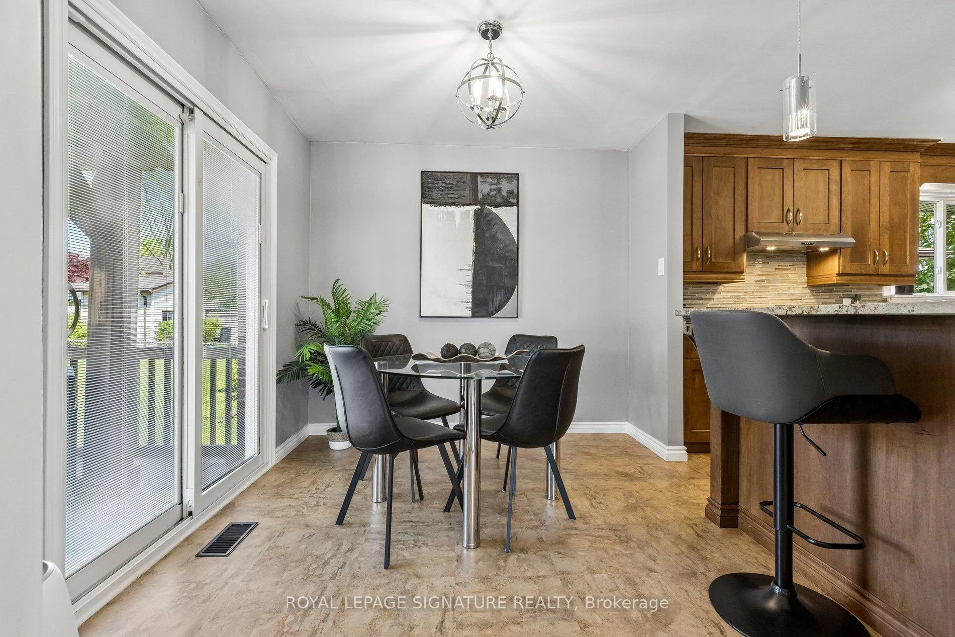 Photo 12 of 618 Fern Road, Waterloo, North Lakeshore — HOMEH