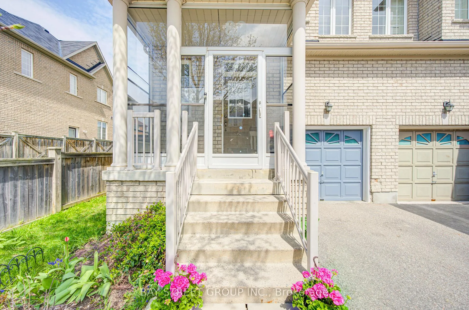 Photo 2 of 82 Coleluke Lane, Markham, Middlefield — HOMEH
