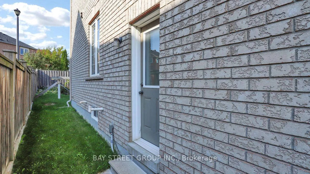 Photo 3 of 82 Coleluke Lane, Markham, Middlefield — HOMEH