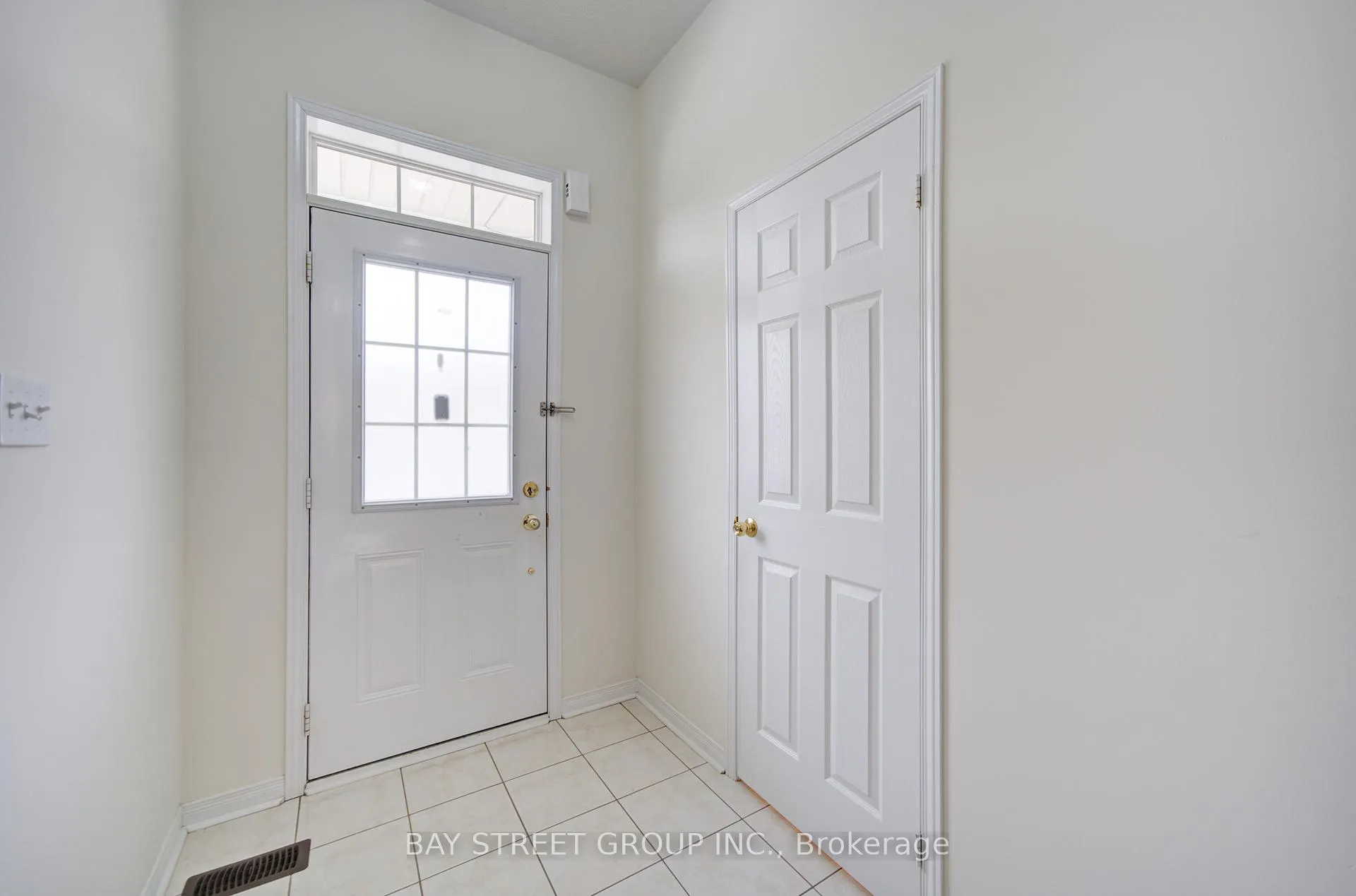 Photo 4 of 82 Coleluke Lane, Markham, Middlefield — HOMEH