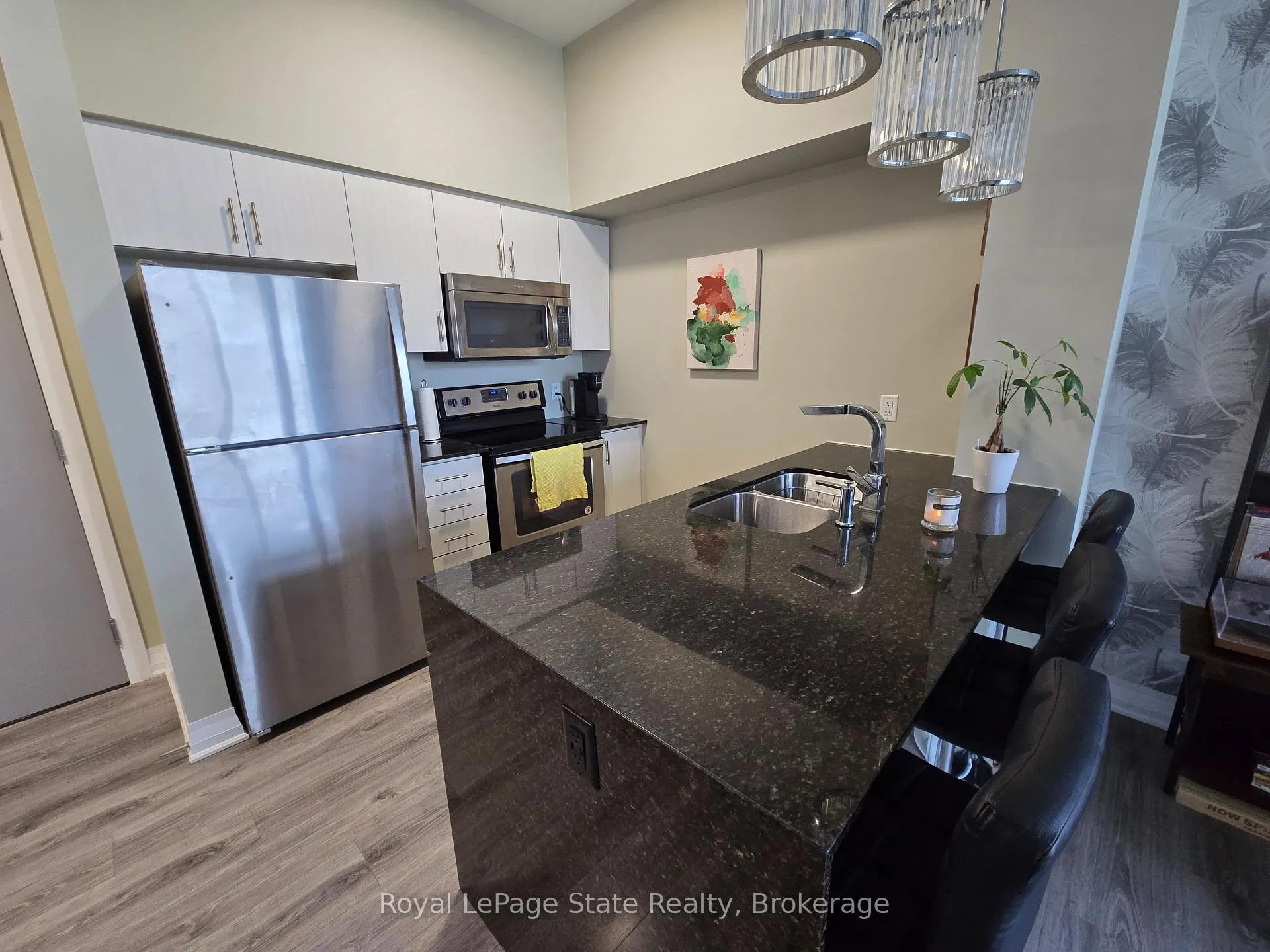 Photo 3 of Unit 521, 10 Concord Place, Grimsby, Grimsby Beach — HOMEH