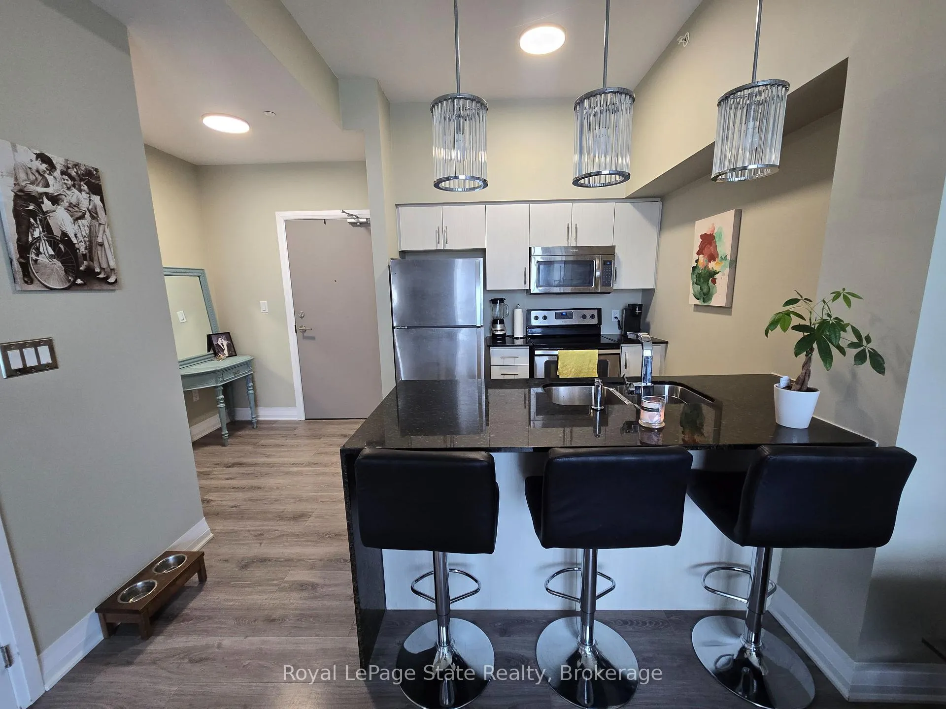Photo 4 of Unit 521, 10 Concord Place, Grimsby, Grimsby Beach — HOMEH