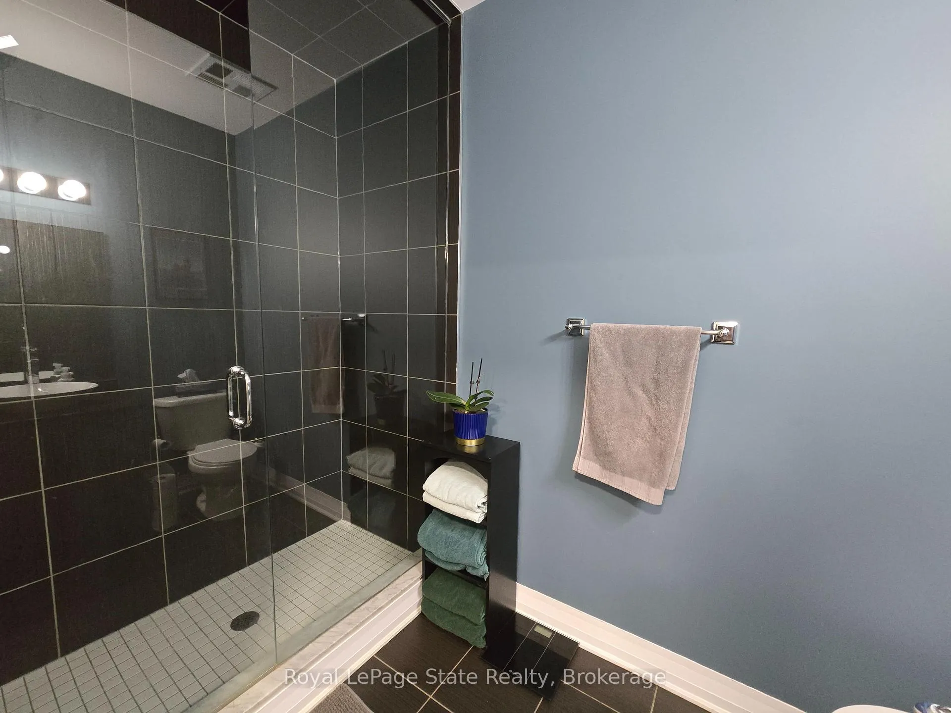 Photo 10 of Unit 521, 10 Concord Place, Grimsby, Grimsby Beach — HOMEH