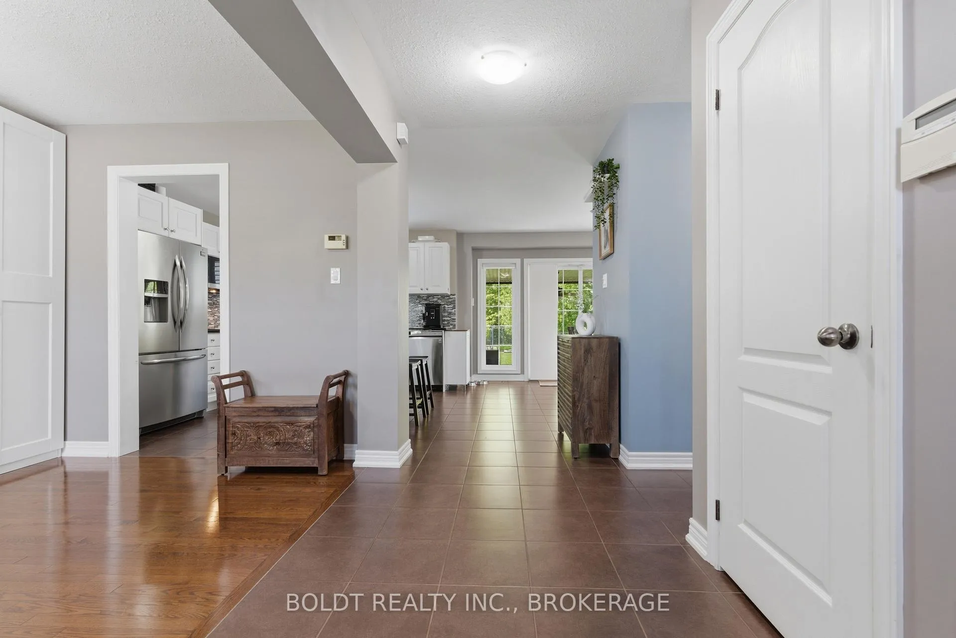 Photo 5 of 6577 St. Michael Avenue, Niagara Falls, Forestview — HOMEH