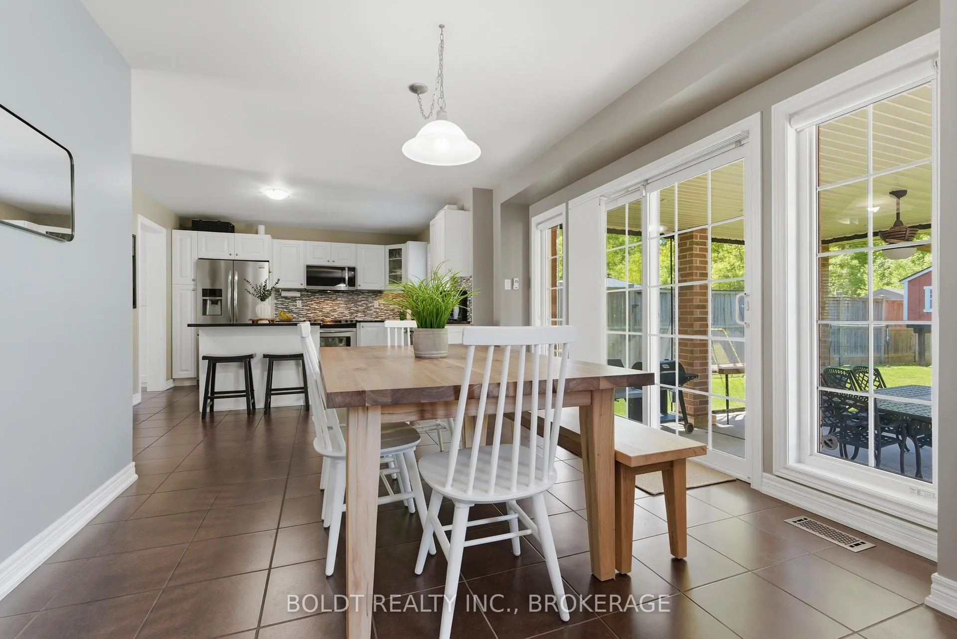 Photo 11 of 6577 St. Michael Avenue, Niagara Falls, Forestview — HOMEH