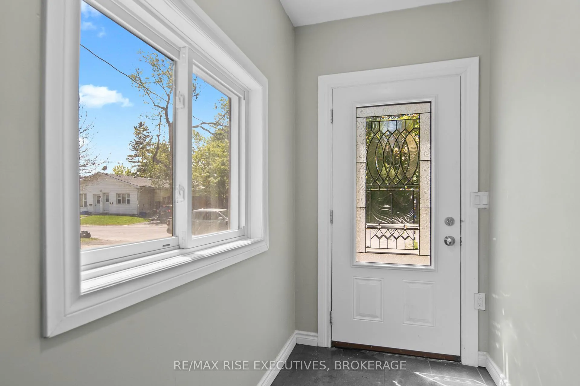 Photo 6 of 549 Alfred Street, Kingston, East of Sir John A. Blvd — HOMEH