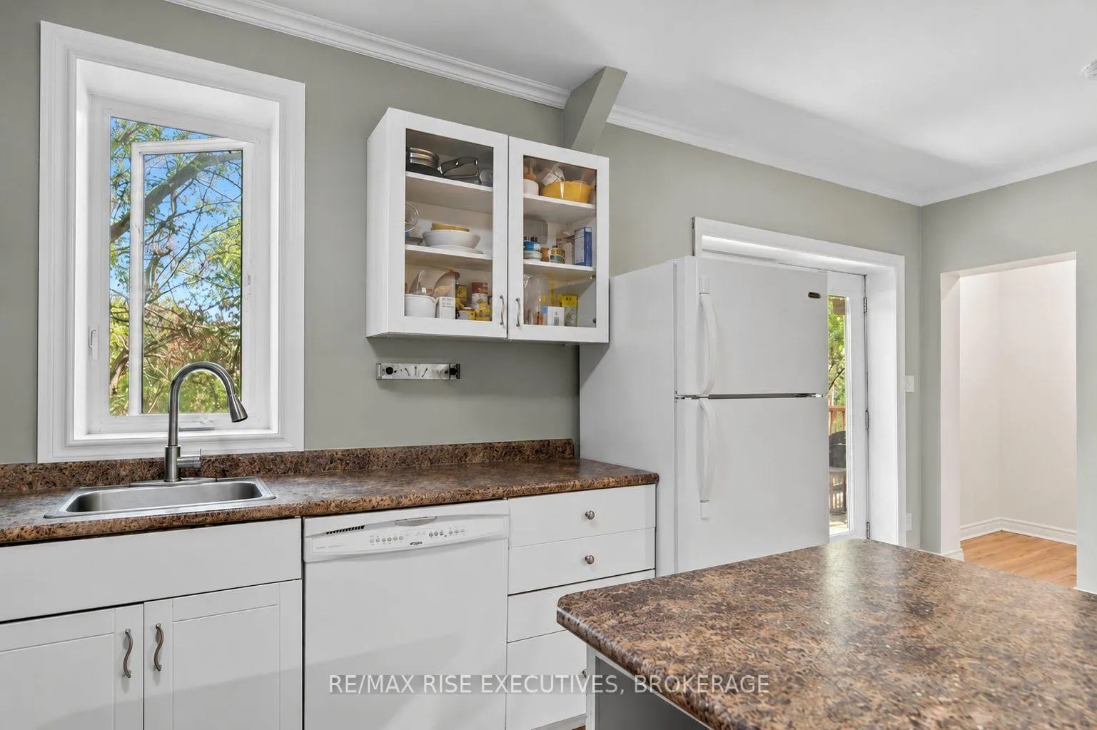Photo 10 of 549 Alfred Street, Kingston, East of Sir John A. Blvd — HOMEH