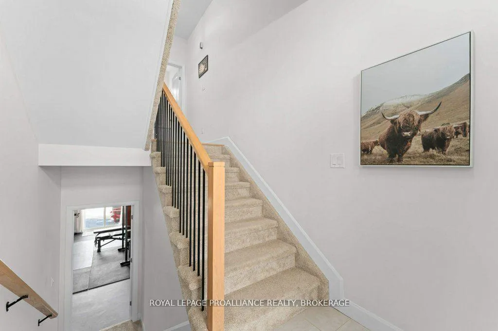 Photo 4 of 139 Superior Drive, Loyalist, Amherstview — HOMEH