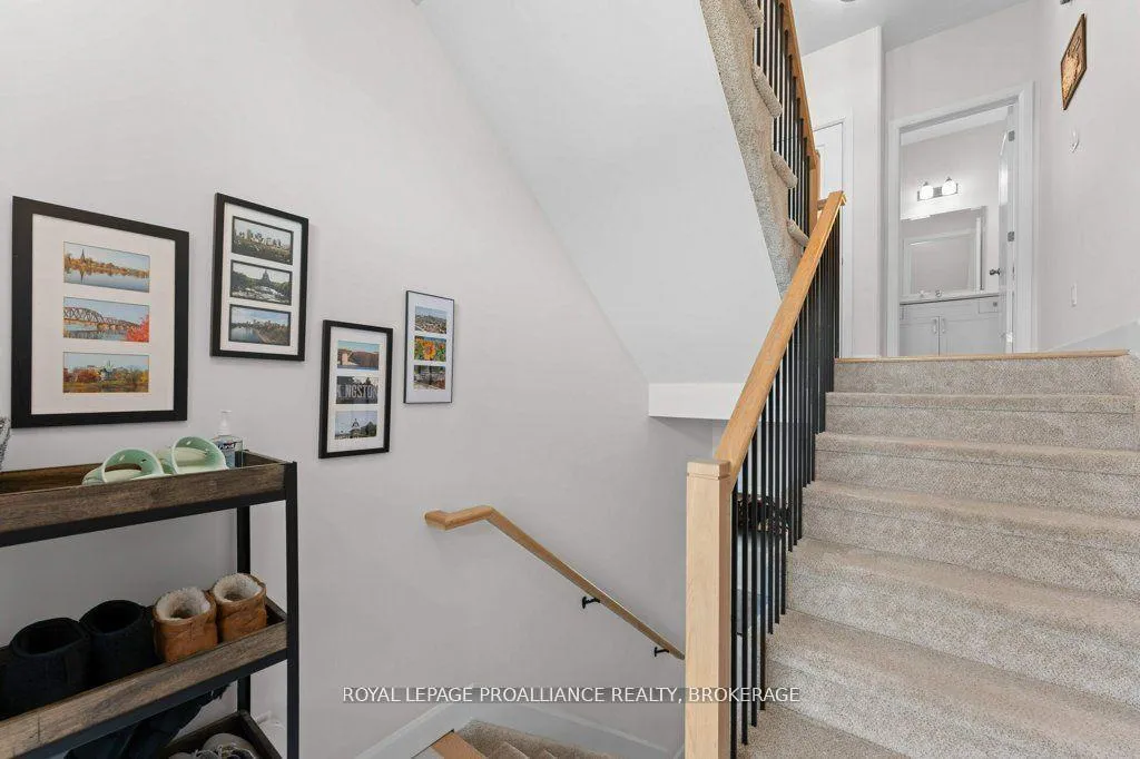 Photo 5 of 139 Superior Drive, Loyalist, Amherstview — HOMEH