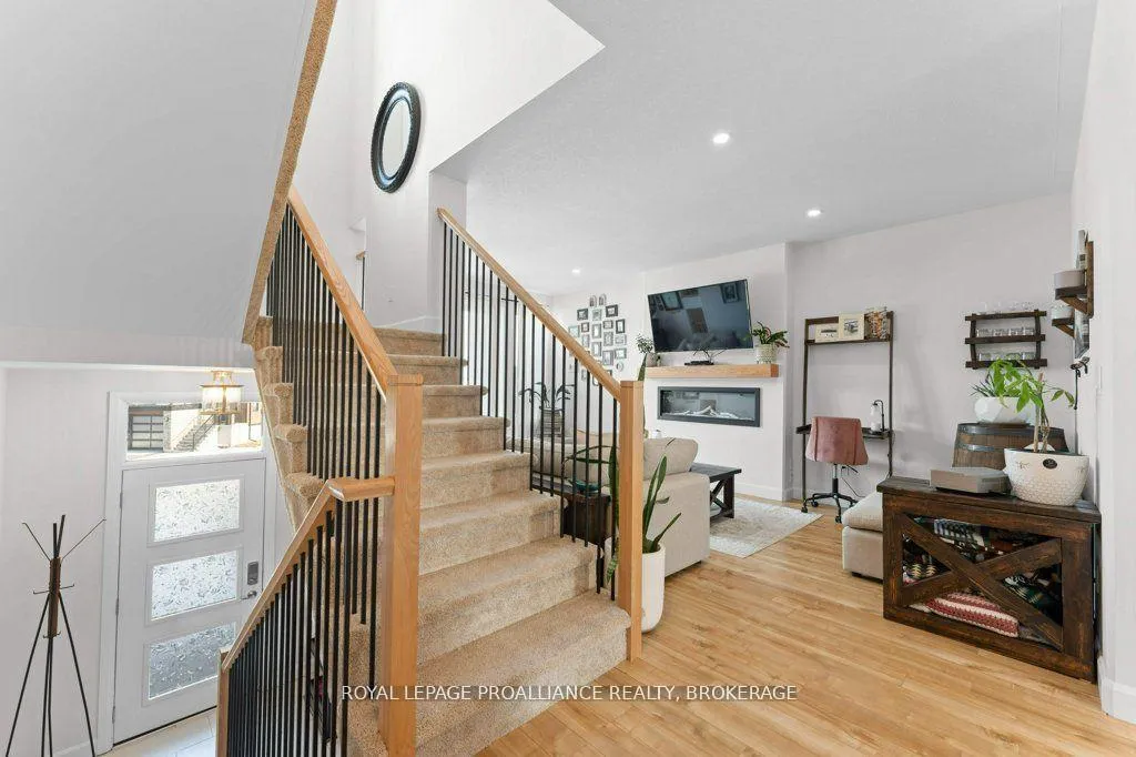 Photo 7 of 139 Superior Drive, Loyalist, Amherstview — HOMEH
