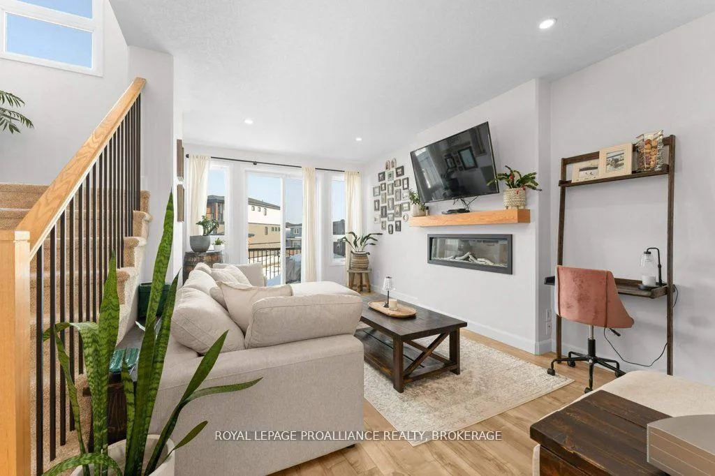 Photo 9 of 139 Superior Drive, Loyalist, Amherstview — HOMEH