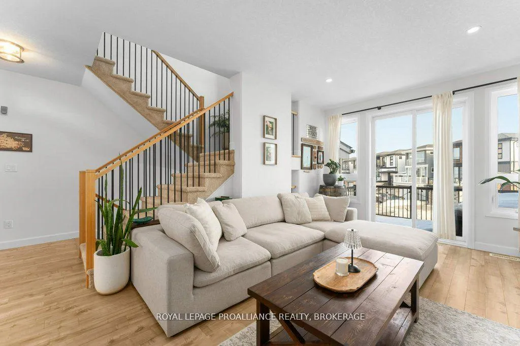 Photo 10 of 139 Superior Drive, Loyalist, Amherstview — HOMEH