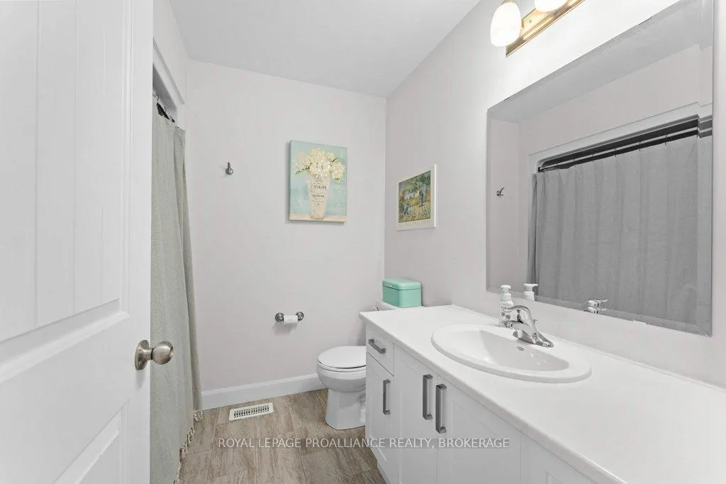 Photo 32 of 139 Superior Drive, Loyalist, Amherstview — HOMEH