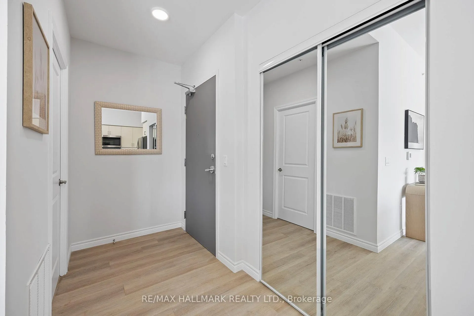 Photo 2 of Unit 230, 70 Dean Avenue, Barrie, Painswick South — HOMEH