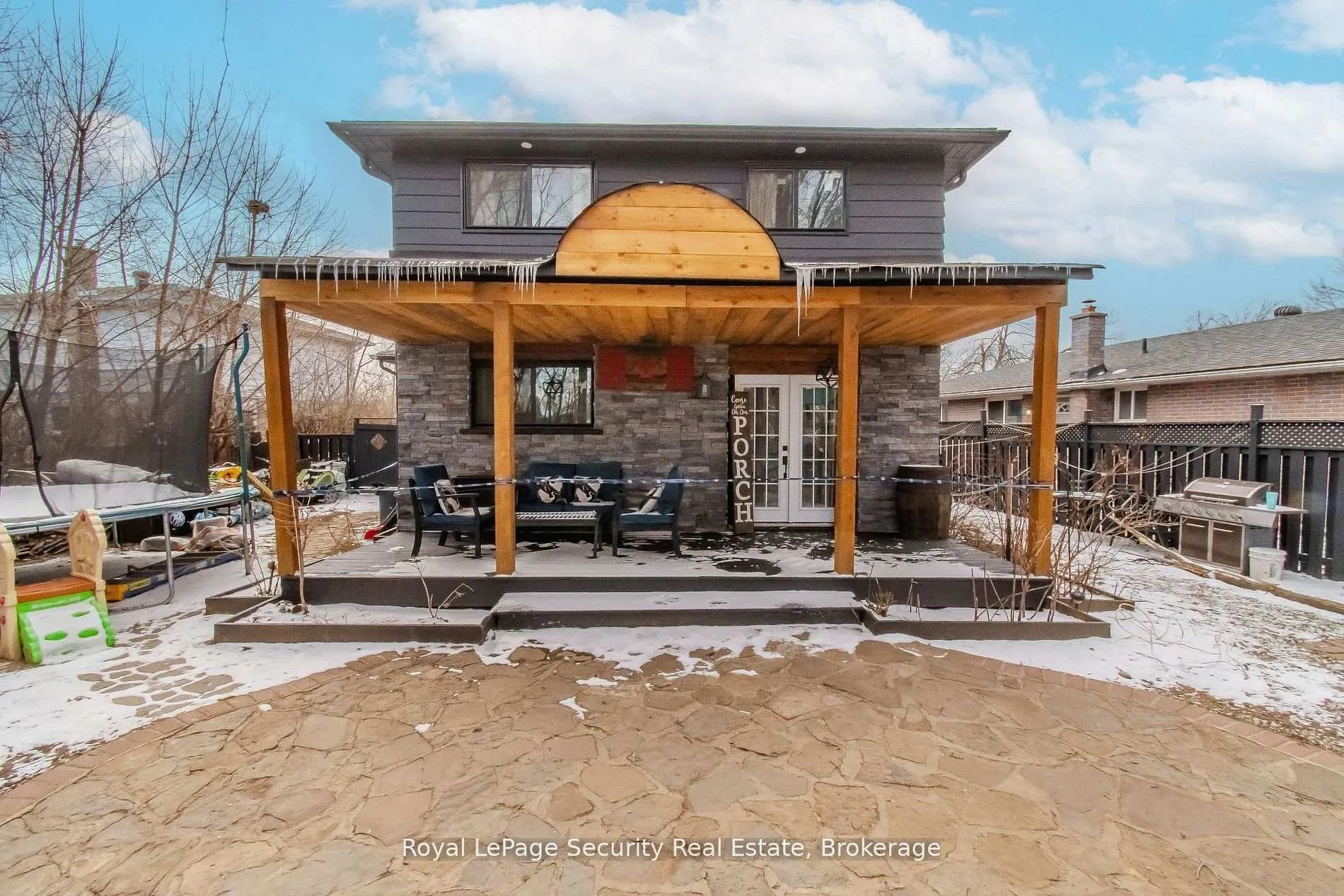 Photo 3 of 73 College Crescent, Barrie, Grove East — HOMEH