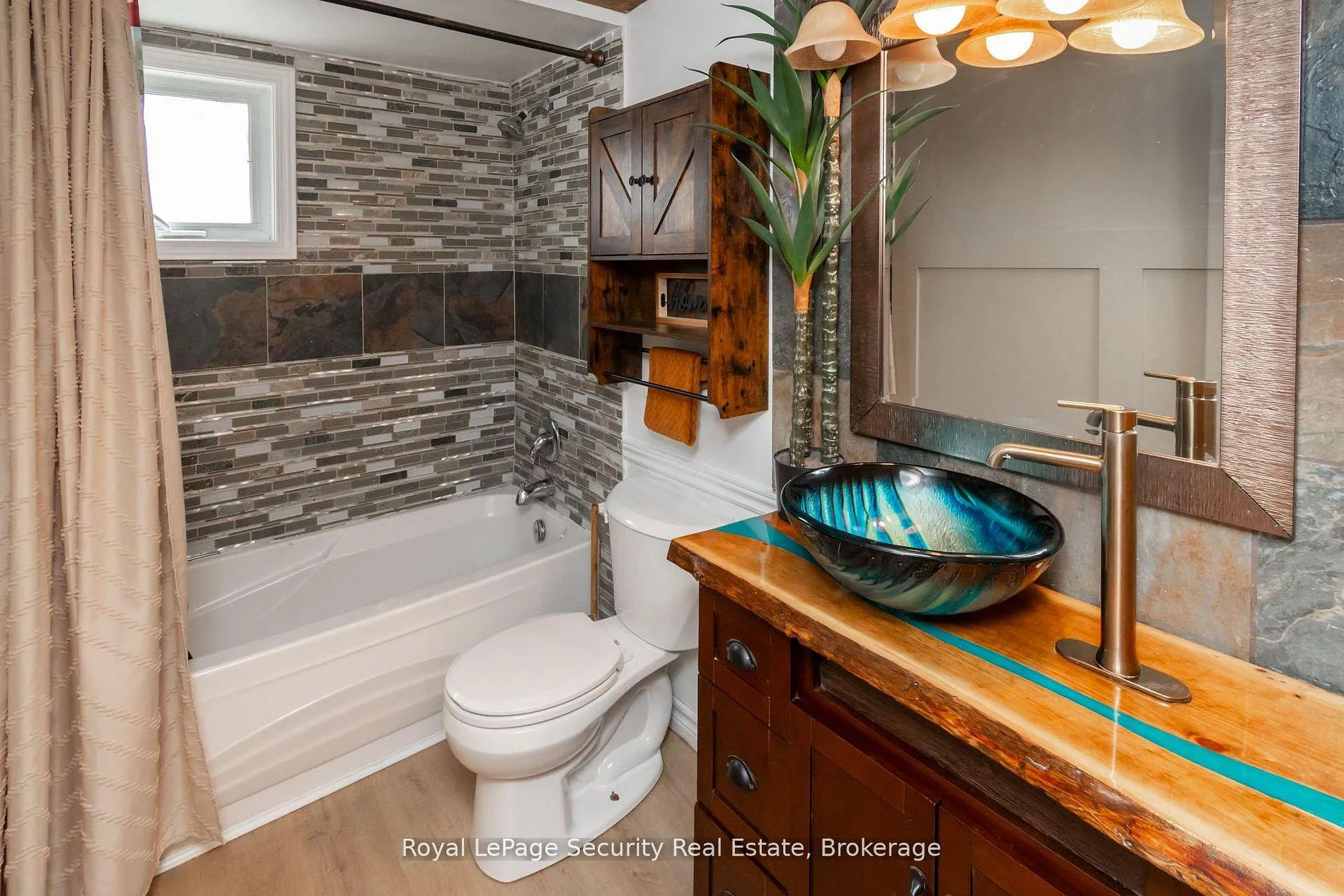 Photo 20 of 73 College Crescent, Barrie, Grove East — HOMEH