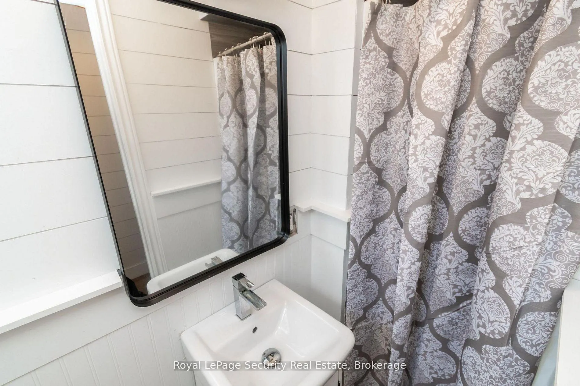 Photo 25 of 73 College Crescent, Barrie, Grove East — HOMEH