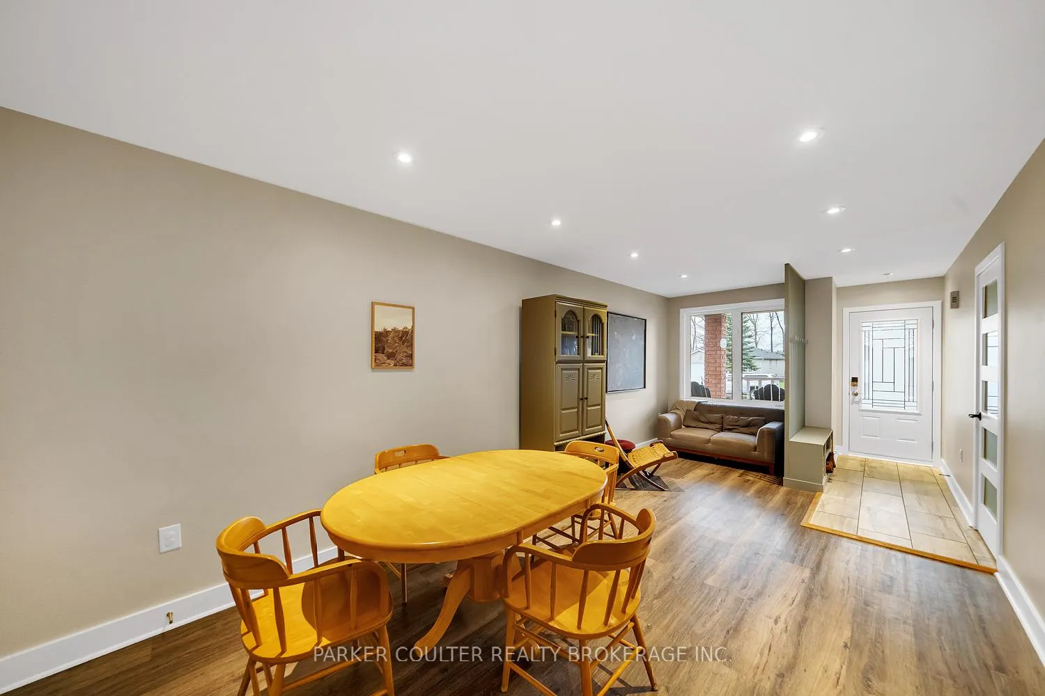 Photo 5 of 138 Benson Drive, Barrie, Northwest — HOMEH
