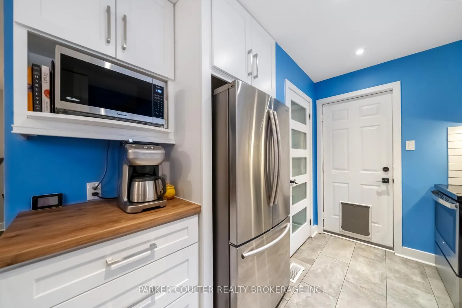Photo 11 of 138 Benson Drive, Barrie, Northwest — HOMEH