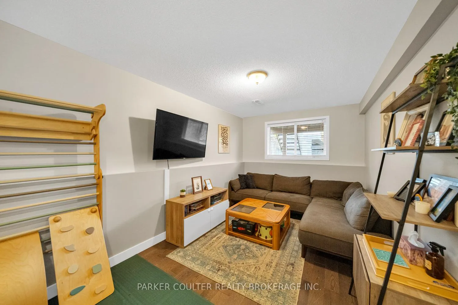 Photo 14 of 138 Benson Drive, Barrie, Northwest — HOMEH