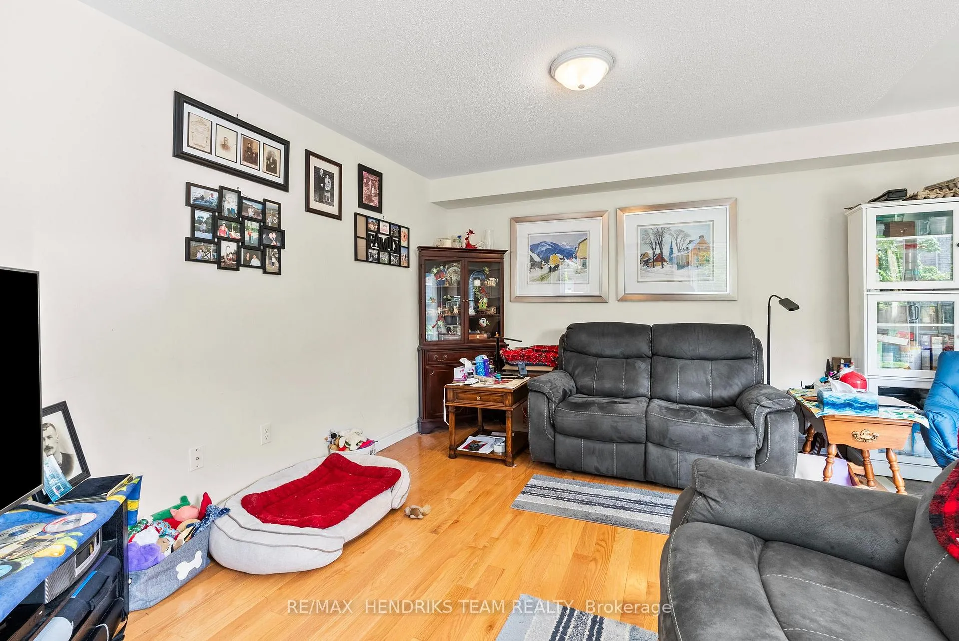 Photo 12 of 4 Durham Way, St. Catharines, Glendale/Glenridge — HOMEH