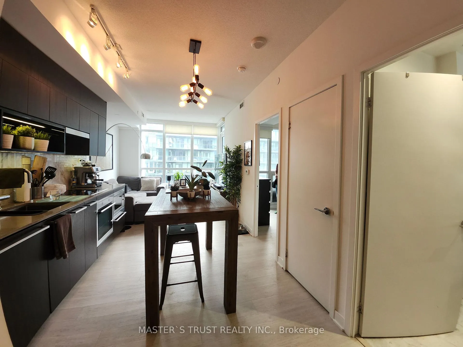 Photo 4 of Unit 1112, 80 Queens Wharf Drive, Toronto, Waterfront Communities — HOMEH